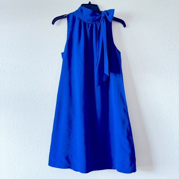 New collection is Ann Taylor blue dress with a band around the neck 😍 - Picture 3 of 7